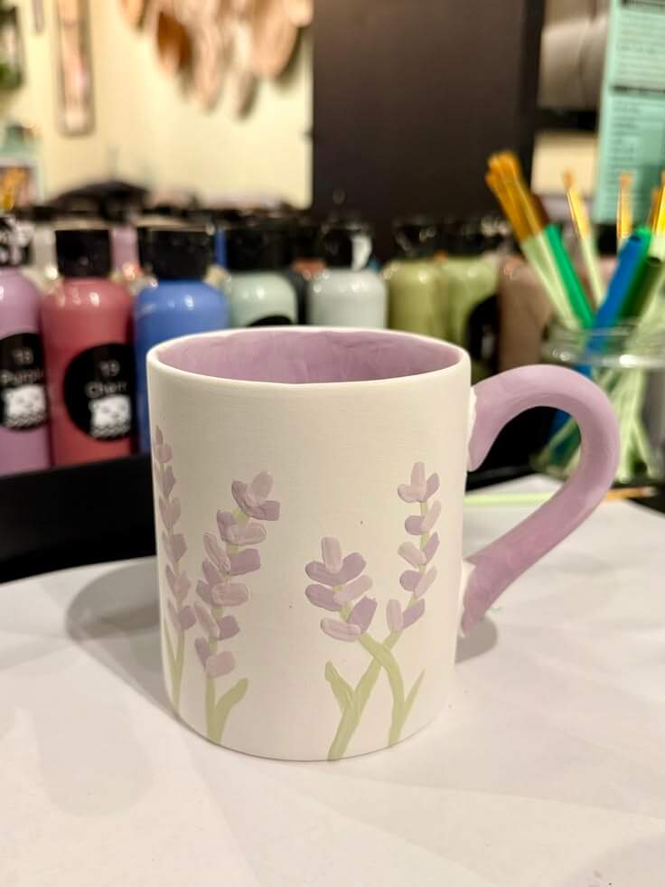 Taller de pintura en ceràmica pinta la teva tassa a La Maleta Creativa Lleida